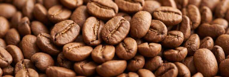¿Café molido o en grano? La física detrás de una taza fresca